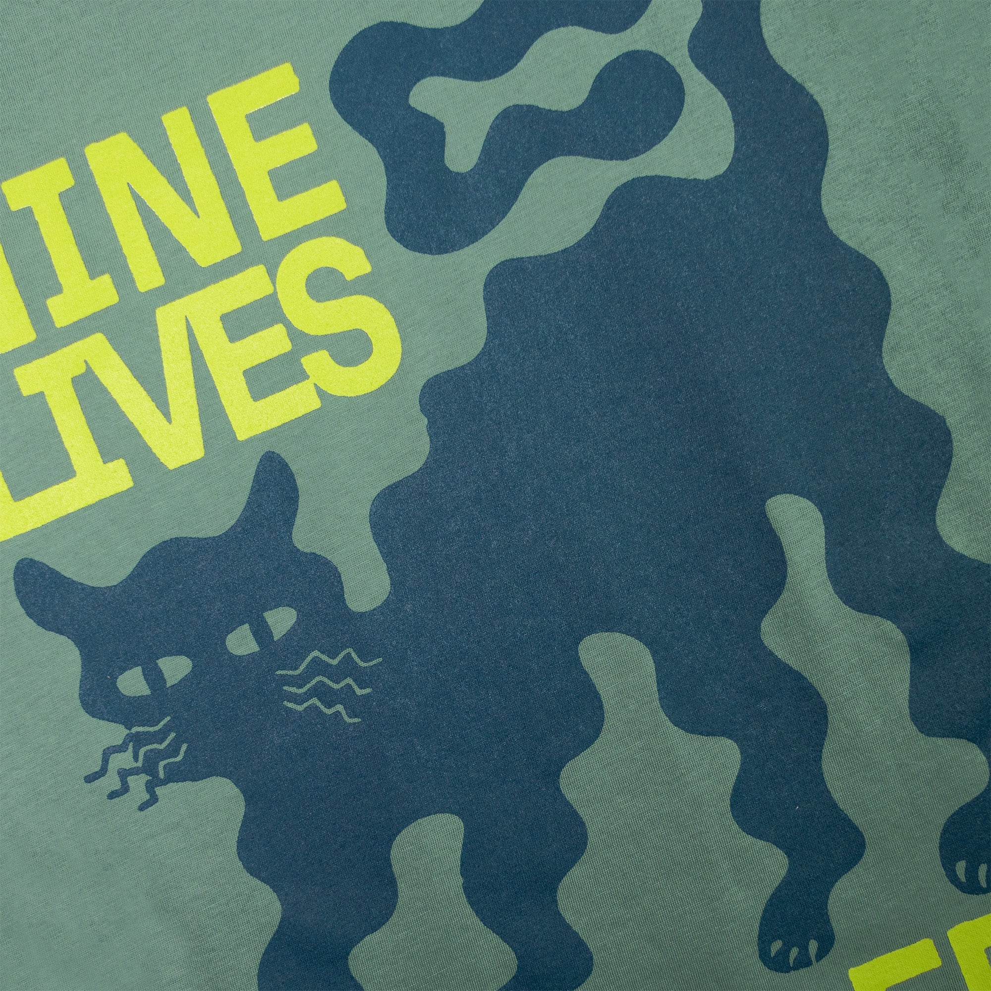 Nine lives Cropped Tee - Image 4