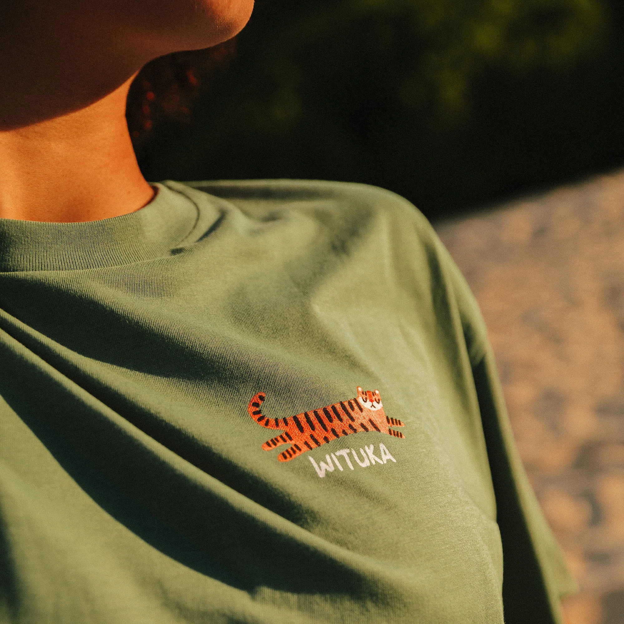 The world is all yours Cropped Tee - Image 3